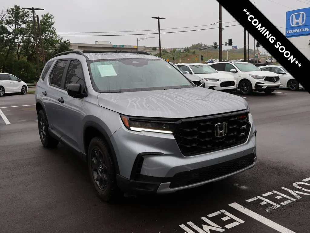 Silver 2025 Honda Pilot TrailSport for sale in Kansas City, MO