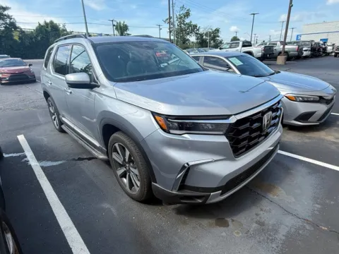 Silver 2024 Honda Pilot Touring for sale in Kansas City, MO