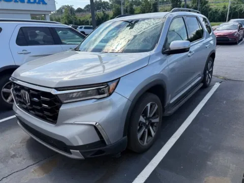 Another view of 2024 Honda Pilot Touring for sale in Kansas City, MO at Jay Wolfe Honda