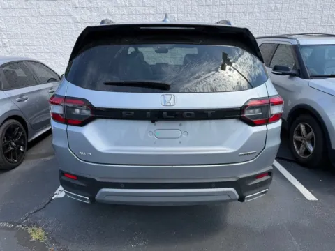 More photos of 2024 Honda Pilot Touring at Jay Wolfe Honda, MO