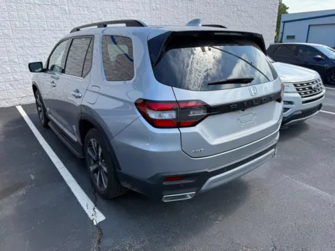 More photos of 2024 Honda Pilot Touring at Jay Wolfe Honda, MO