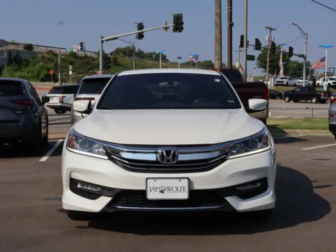 Photos of 2017 Honda Accord Sedan Sport SE for sale in Kansas City, MO at Jay Wolfe Honda