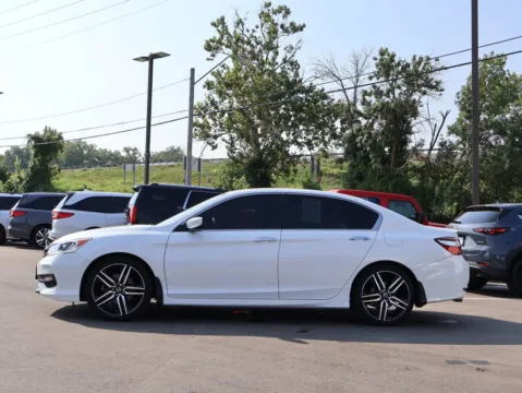 More photos of 2017 Honda Accord Sedan Sport SE at Jay Wolfe Honda, MO