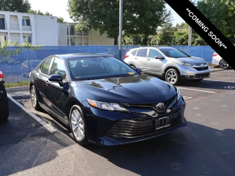 Green 2018 Toyota Camry LE for sale in Kansas City, MO
