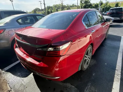 More photos of 2017 Honda Accord Sedan Sport SE at Jay Wolfe Honda, MO