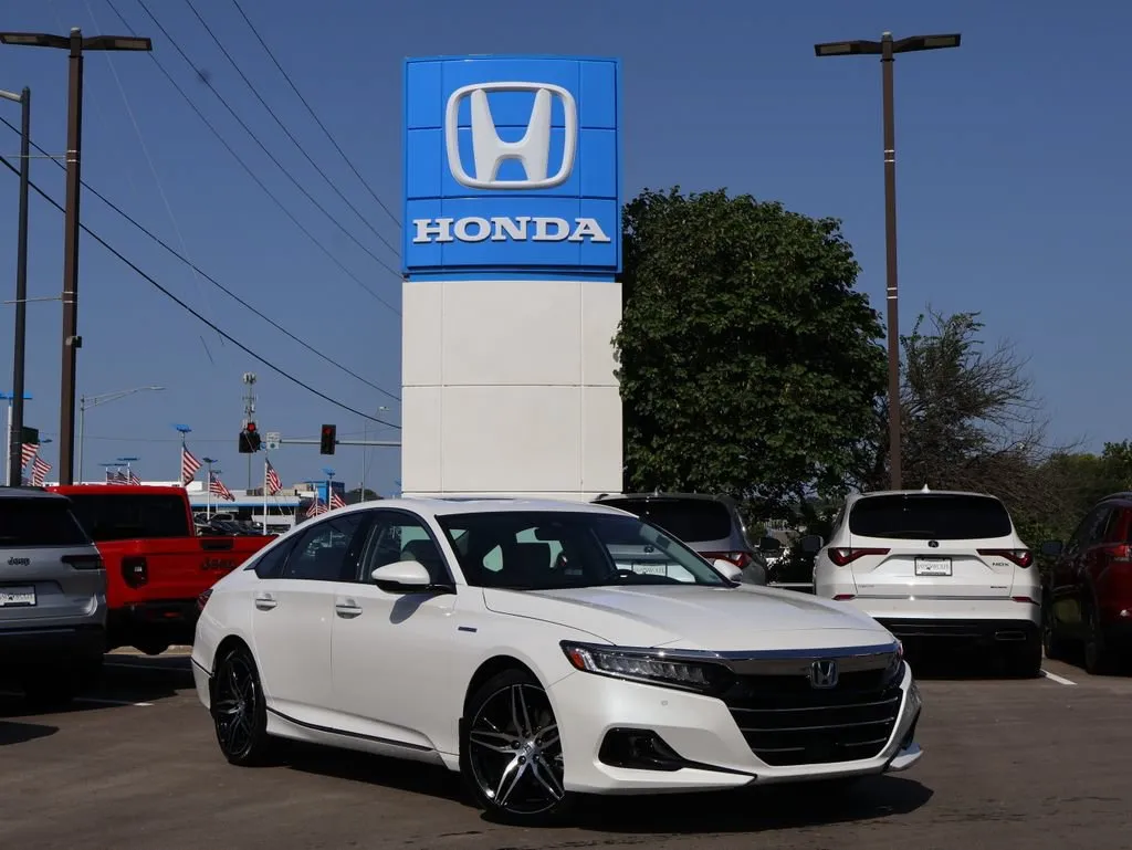 White 2022 Honda Accord Hybrid Touring for sale in Kansas City, MO