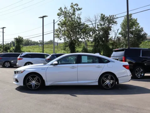 More photos of 2022 Honda Accord Hybrid Touring at Jay Wolfe Honda, MO