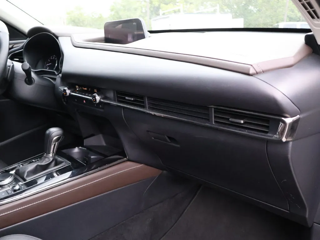 Mazda CX-30 photo 9