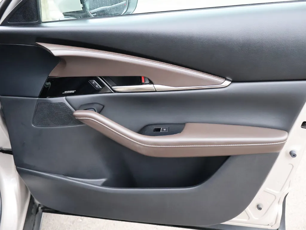 Mazda CX-30 photo 11