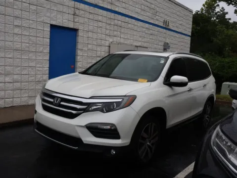 More photos of 2017 Honda Pilot Elite at Jay Wolfe Honda, MO