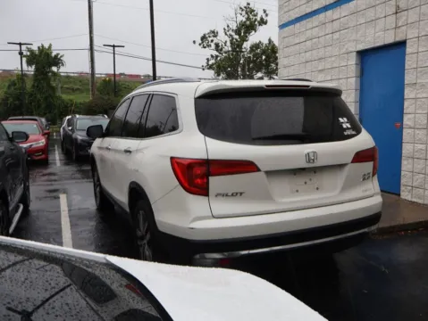 More photos of 2017 Honda Pilot Elite at Jay Wolfe Honda, MO