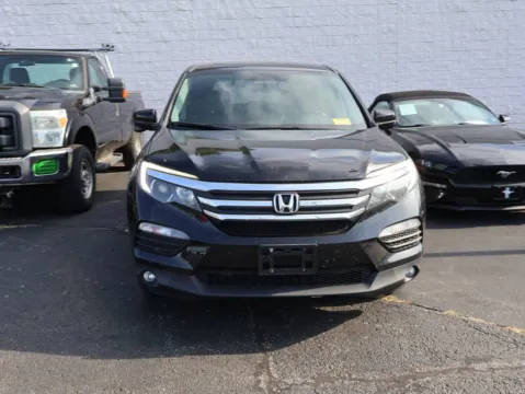 Photos of 2017 Honda Pilot EX-L for sale in Kansas City, MO at Jay Wolfe Honda