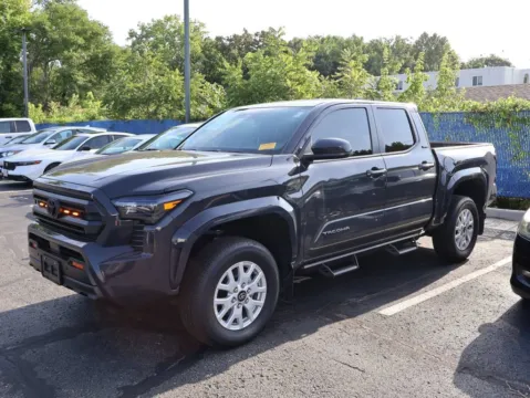More photos of 2025 Toyota Tacoma SR5 at Jay Wolfe Honda, MO