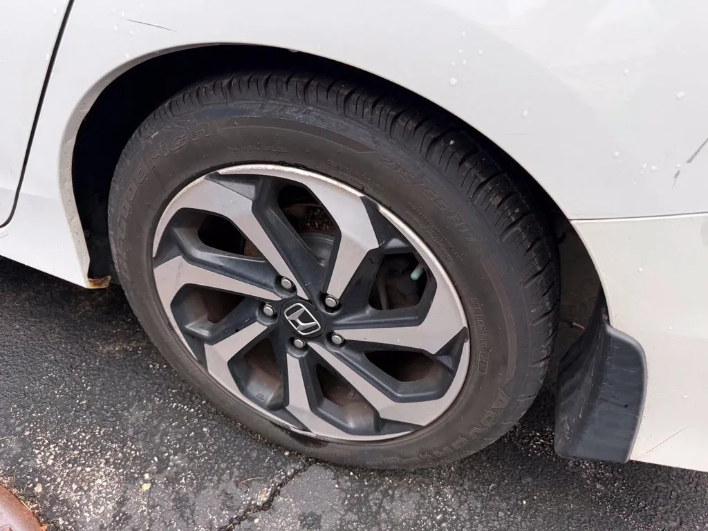 Honda Accord photo 10
