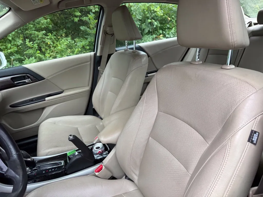 Honda Accord photo 8