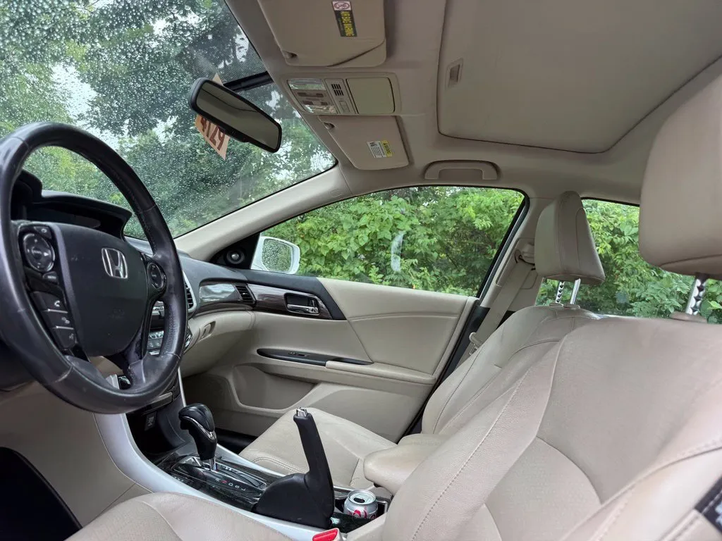 Honda Accord photo 9