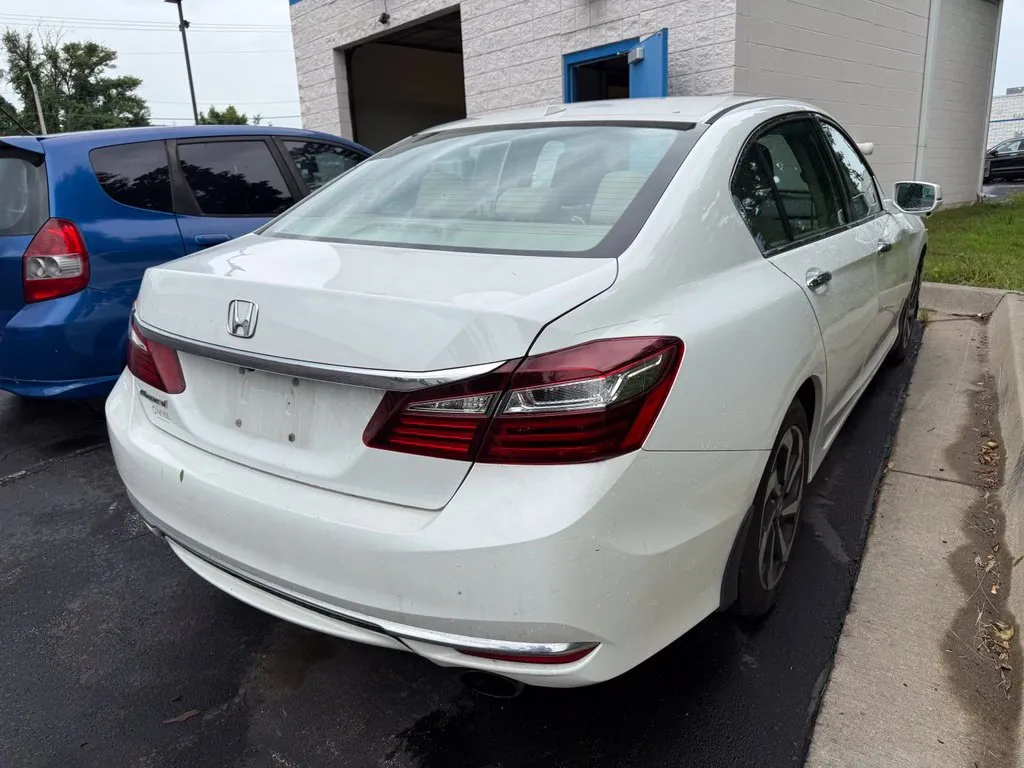 Honda Accord photo 6