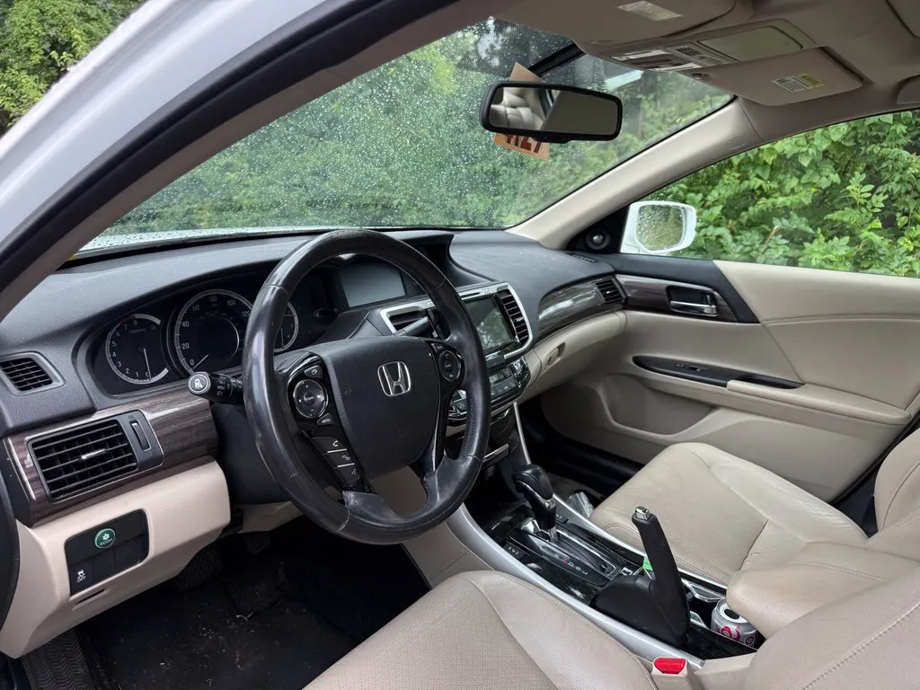 Honda Accord photo 7