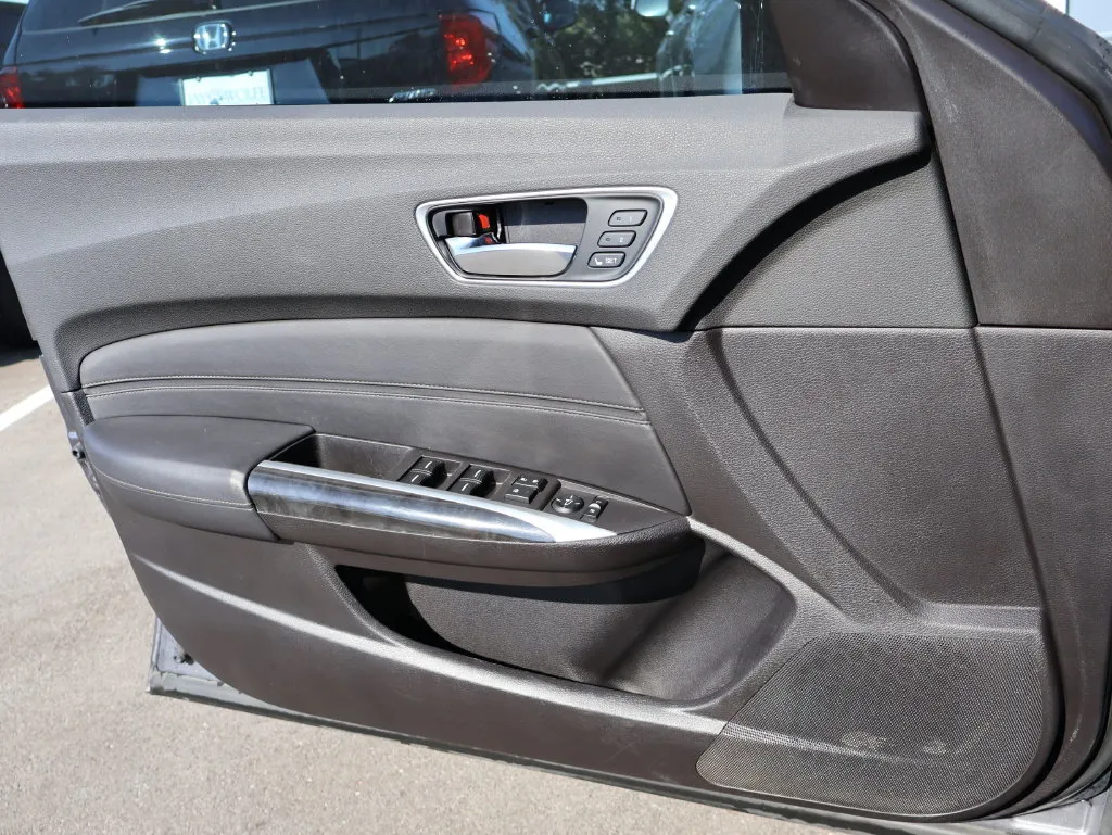 Acura TLX photo 29
