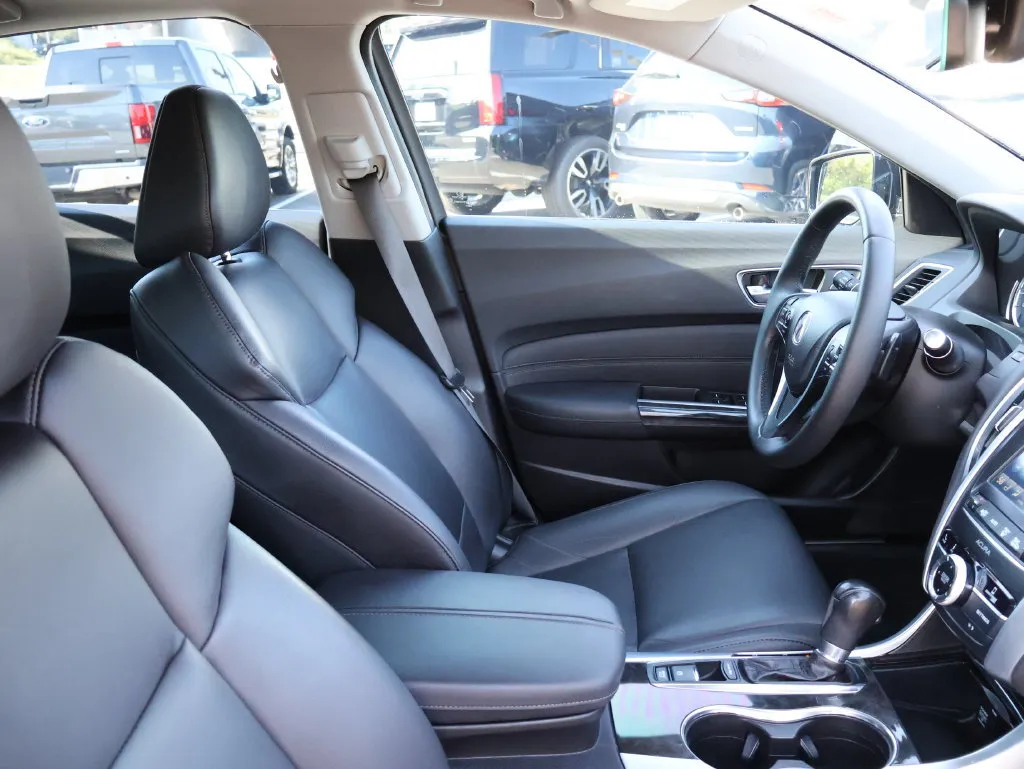 Acura TLX photo 8