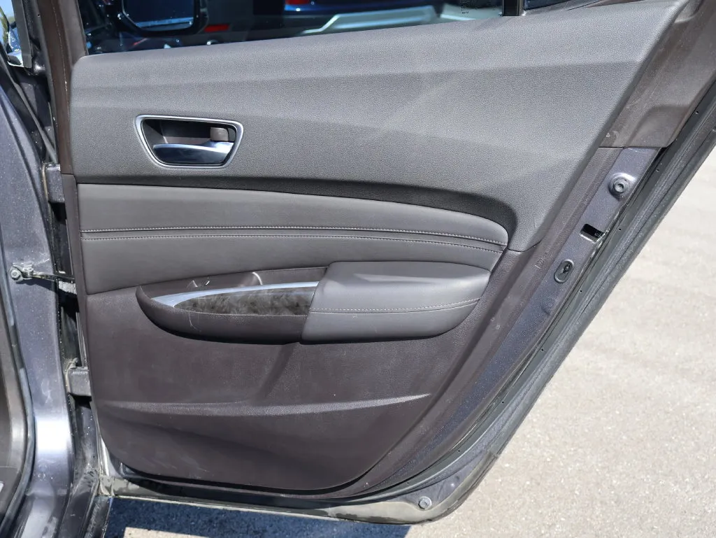 Acura TLX photo 14