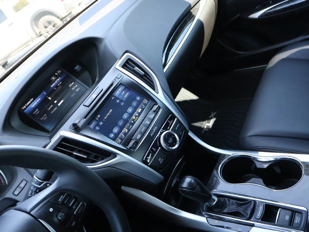 Acura TLX photo 18