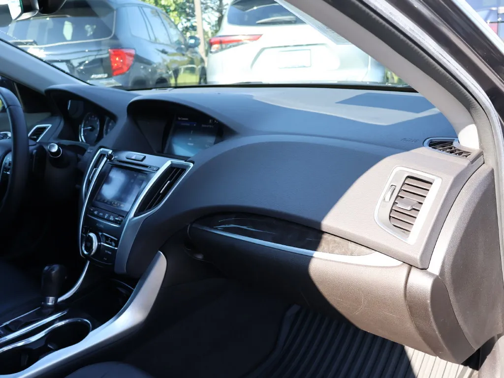 Acura TLX photo 9