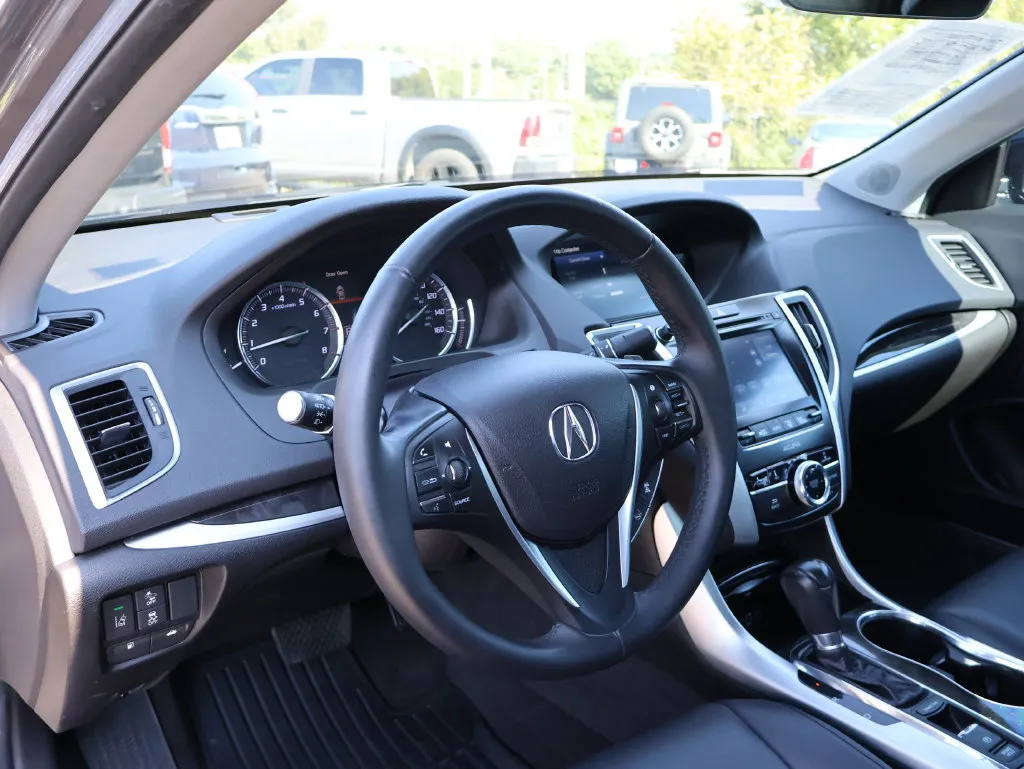 Acura TLX photo 16