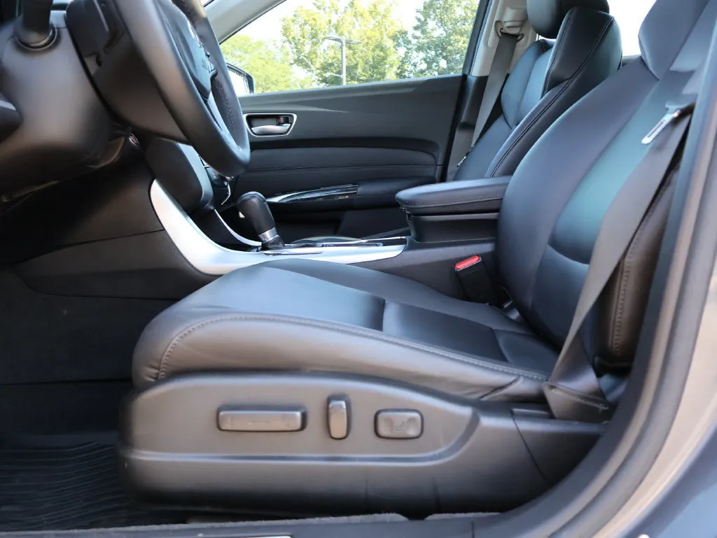 Acura TLX photo 30