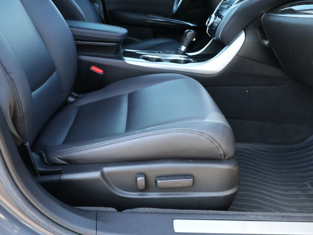 Acura TLX photo 10