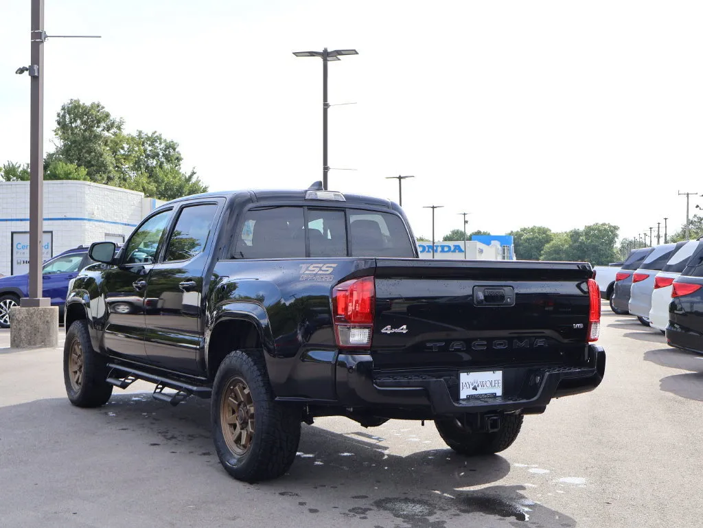 Toyota Tacoma photo 5