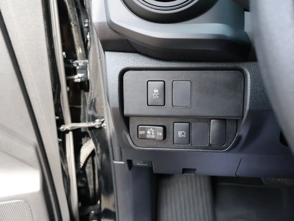 Toyota Tacoma photo 25