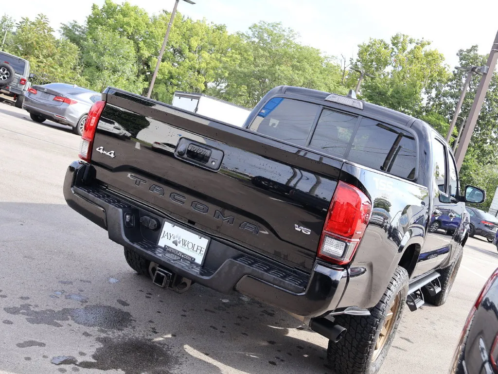 Toyota Tacoma photo 7