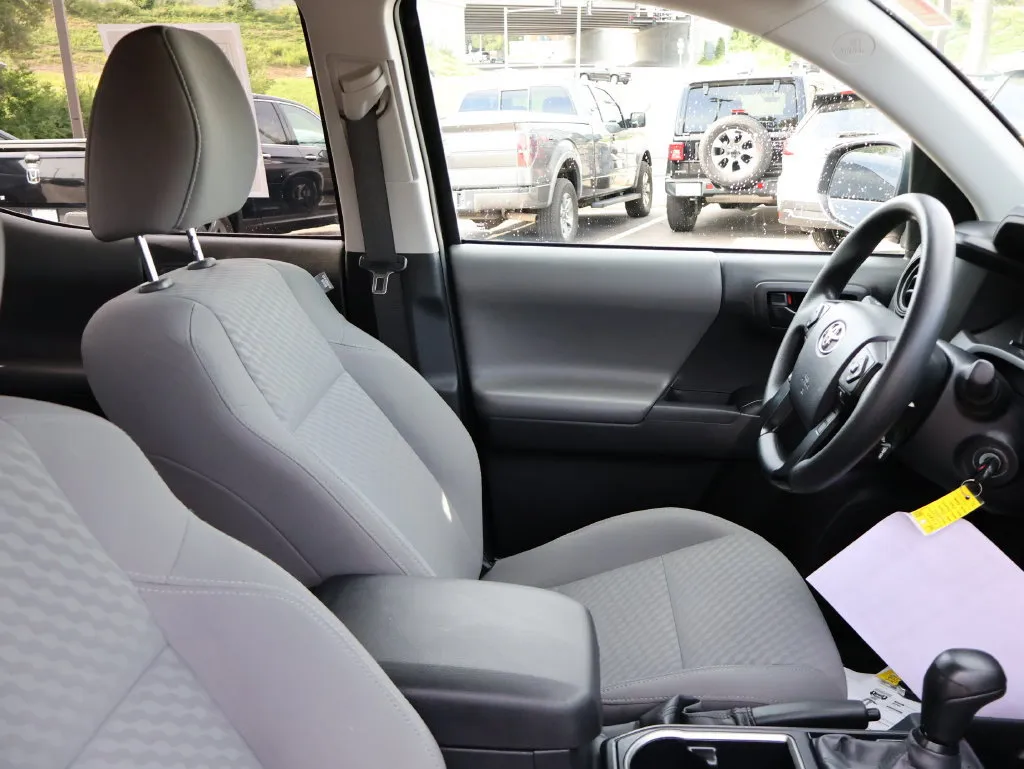 Toyota Tacoma photo 8