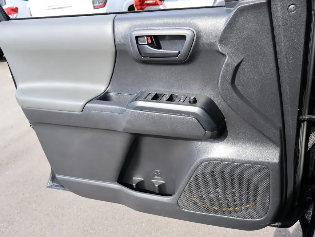 Toyota Tacoma photo 26