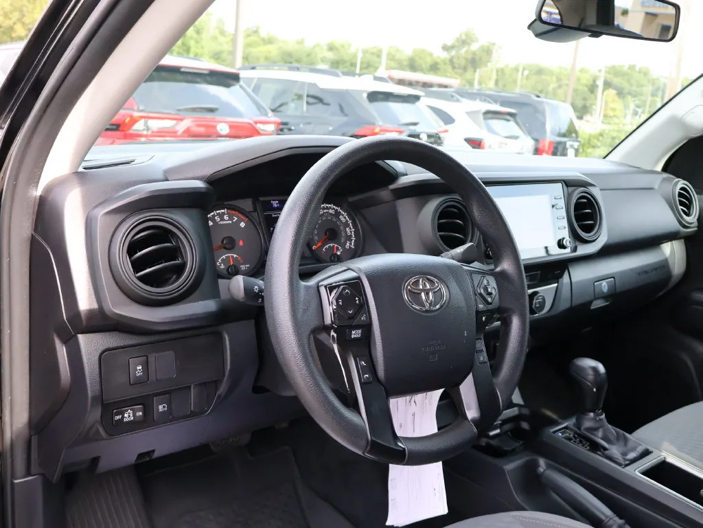 Toyota Tacoma photo 16