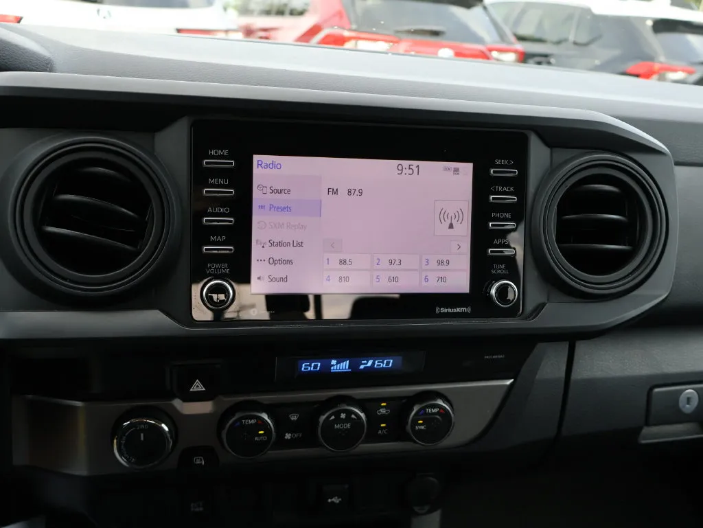 Toyota Tacoma photo 19