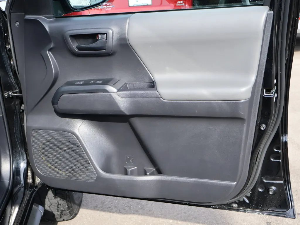 Toyota Tacoma photo 11