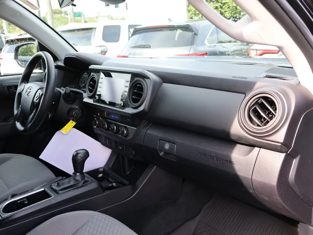 Toyota Tacoma photo 9