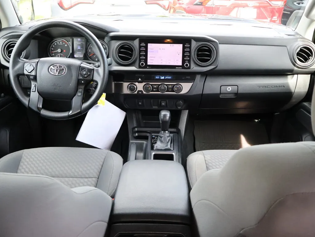 Toyota Tacoma photo 13