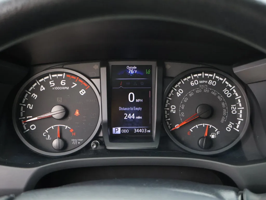 Toyota Tacoma photo 23