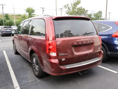 More photos of 2017 Dodge Grand Caravan SXT at Jay Wolfe Honda, MO
