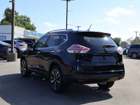 More photos of 2015 Nissan Rogue SL at Jay Wolfe Honda, MO