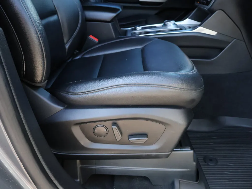 Ford Explorer photo 10
