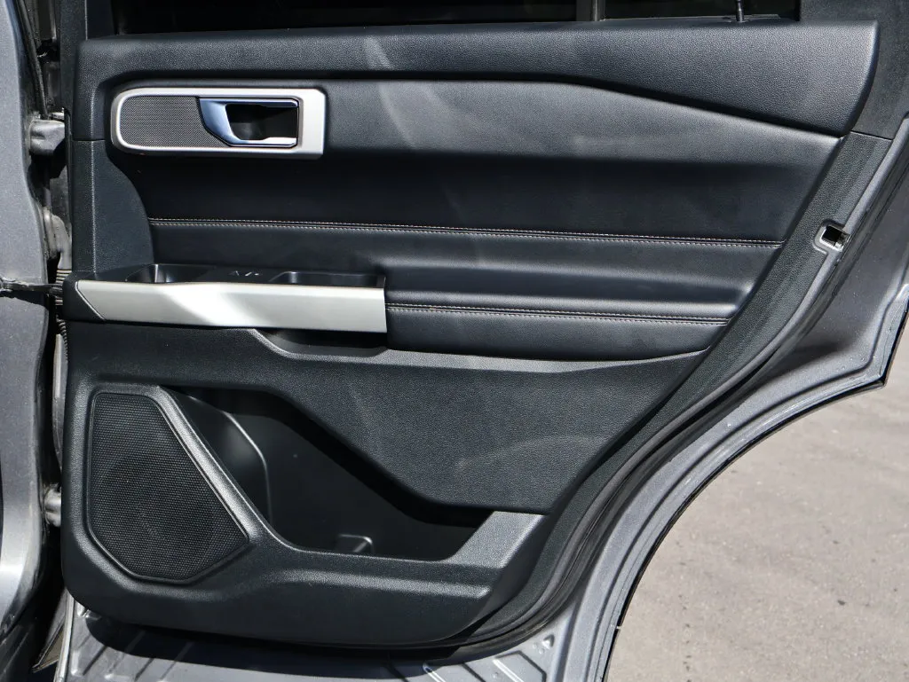Ford Explorer photo 15