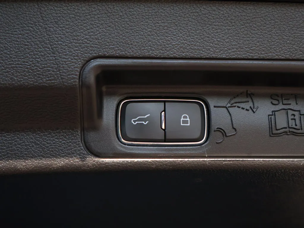 Ford Explorer photo 17