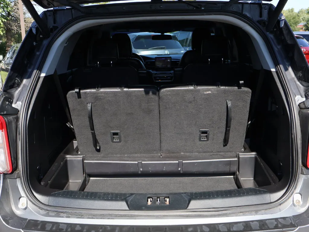 Ford Explorer photo 16