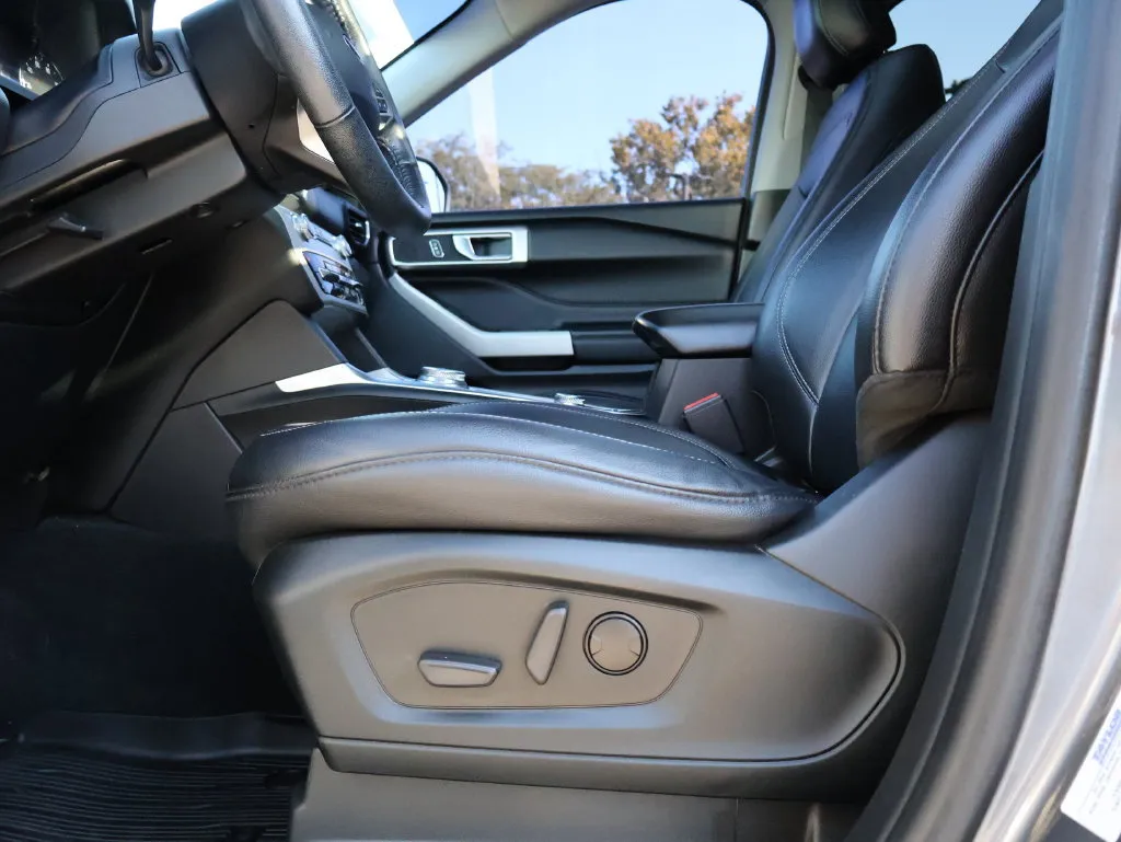 Ford Explorer photo 34