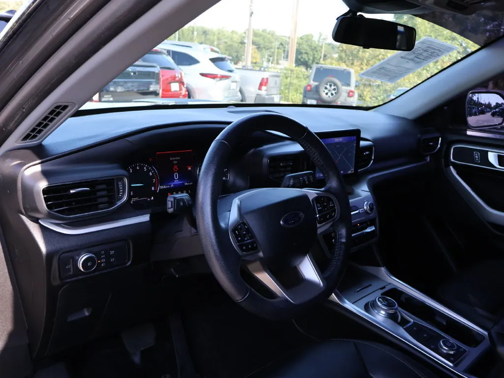 Ford Explorer photo 18