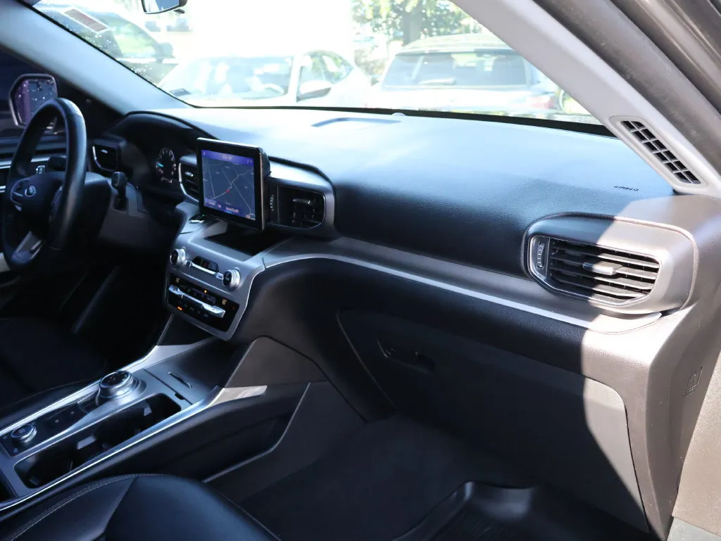 Ford Explorer photo 9